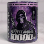 نمای نزدیک از بسته‌بندی مکمل Perfect Amino 10000 Skull Labs با طراحی خاص و اطلاعات برجسته روی بسته‌بندی